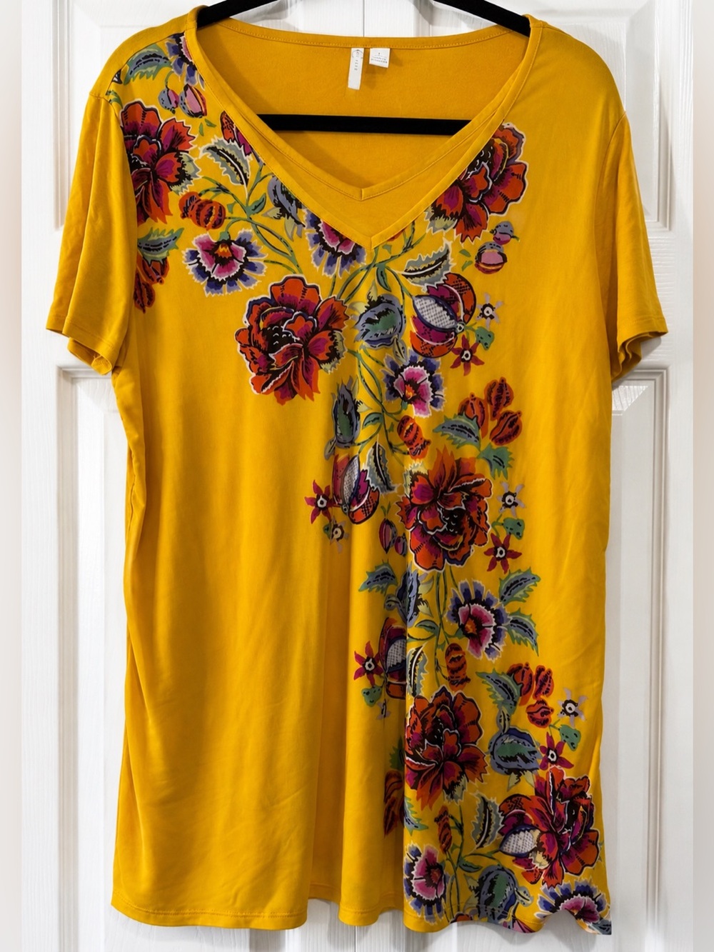 CEST 1946 Yellow Floral V-Neck Top Women’s Large Rayon Stretch Short Sleeve
